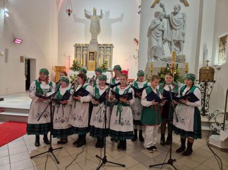 Występ naszych uczniów podczas obchodów rocznicy odzyskania niepodległości w Zapceniu