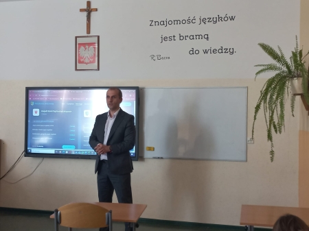 Spotkanie uczniów klasy 8 z przedstawicielami Starostwa